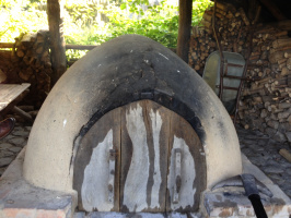 im Lehmbackofen backen die Broetchen